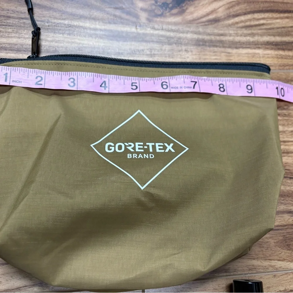 Gore-tex zipper pouch with footwear care kit, including brush, new - Picture 5 of 8